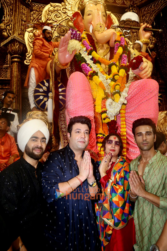 photos fukrey 3 team visit lalbaugcha raja to seek lord ganeshas blessings 1