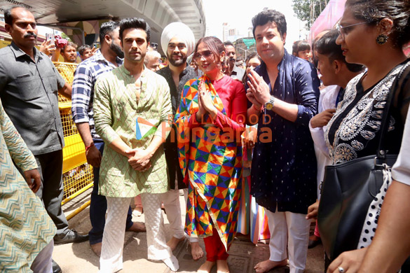 photos fukrey 3 team visit lalbaugcha raja to seek lord ganeshas blessings 6