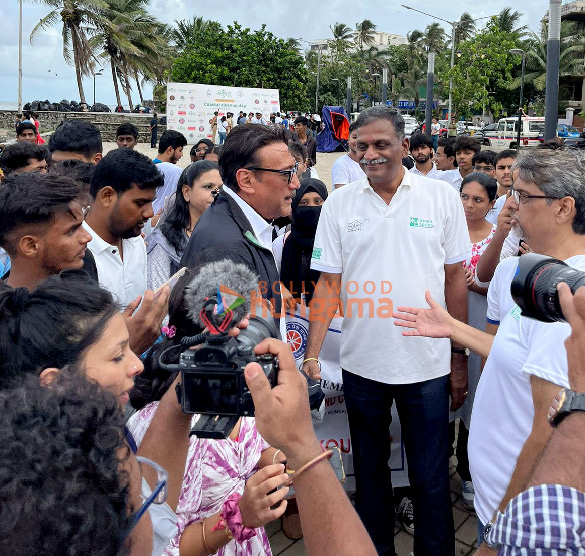 photos jackie shroff joins the initiative of cleaning mumbai beaches 4