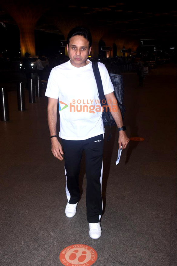 photos karan johar apoorva mehta and laksh lalwani snapped at the airport 2