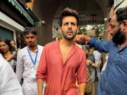 Photos: Kartik Aaryan visits Lalbaugcha Raja to seek Lord Ganesha’s blessings