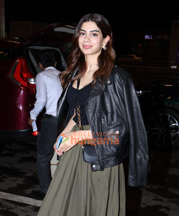 Photos: Khushi Kapoor snapped at the airport Photos: Khushi Kapoor snapped at the airport