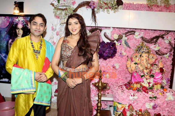 photos madhur bhandarkar and others snapped at ishika tanejas ganpati celebrations 6