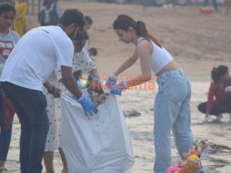 Photos: Mahima Makwana starts a beach clean-up drive in Mumbai post Ganpati Visarjan