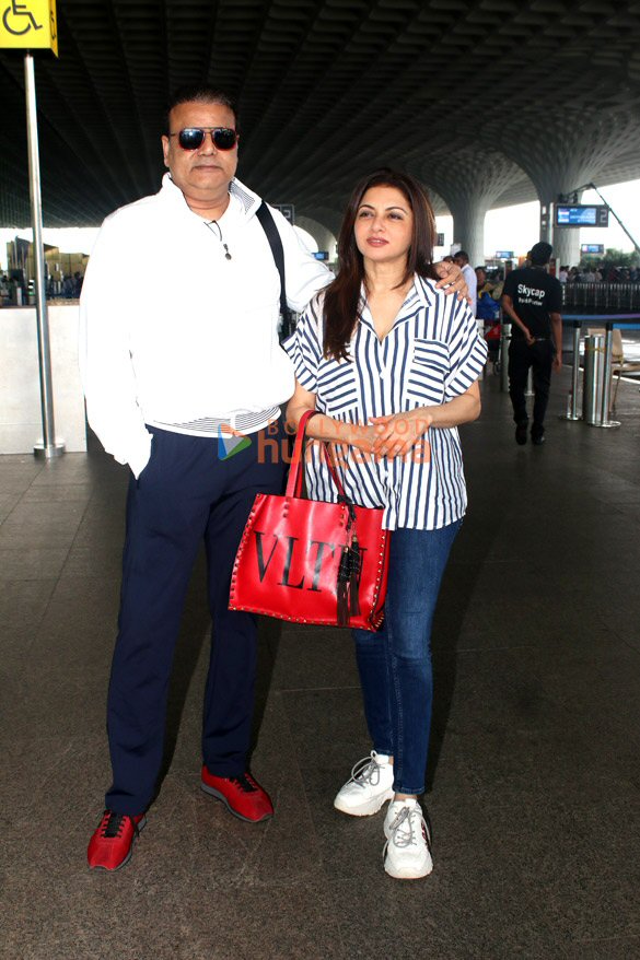 photos malaika arora mrunal thakur and others snapped at the airport 7