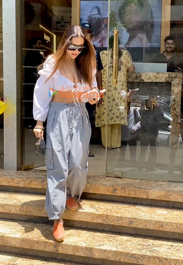 photos malaika arora snapped with her dog in bandra 6