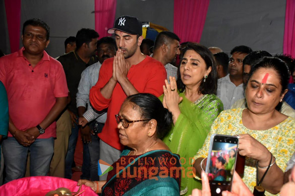 Photos: Ranbir Kapoor and Neetu Singh snapped at Ganesh visarjan Photos: Ranbir Kapoor and Neetu Singh snapped at Ganesh visarjan