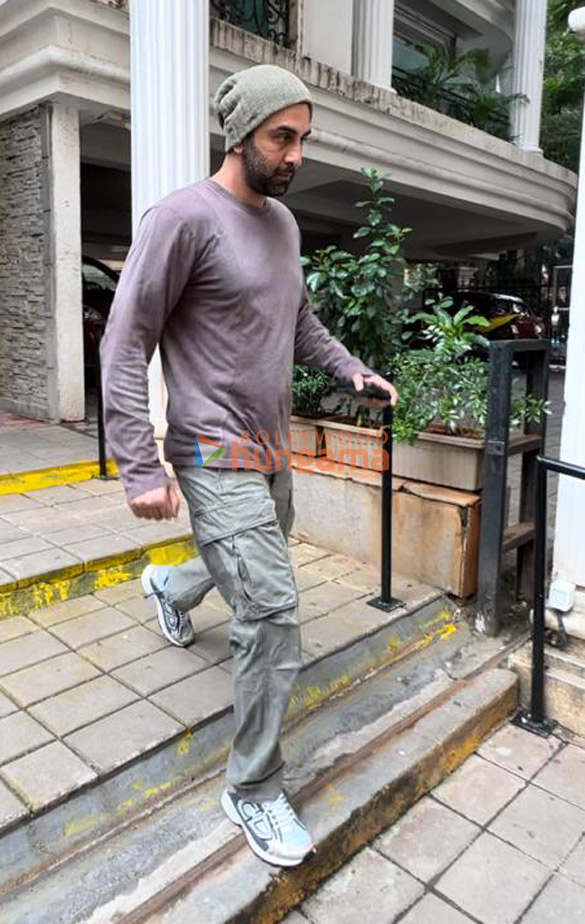 photos ranbir kapoor snapped at a clinic in mumbai 1