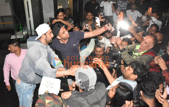 photos ranbir kapoor snapped cutting cake with fans and media outside bandra home 5
