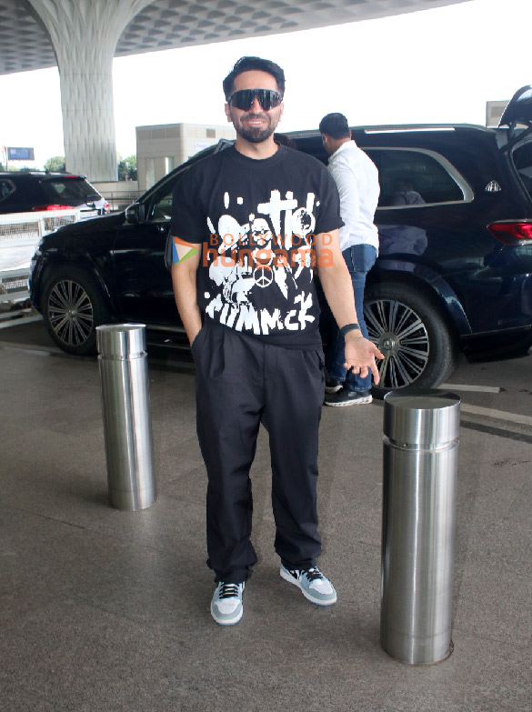 photos raveena tandon rasha thadani navya naveli nanda and others snapped at the airport 3