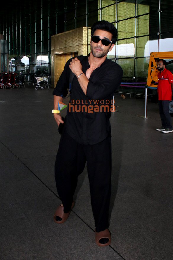 photos richa chadha pulkit samrat manjot singh snapped at the airport 2