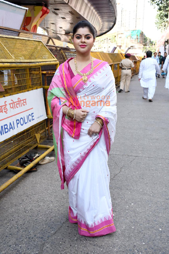 photos sanya malhotra pragya jaiswal and others snapped at lalbaugcha raja 1000 5