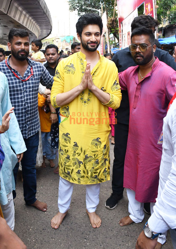 photos sanya malhotra pragya jaiswal and others snapped at lalbaugcha raja 444 1