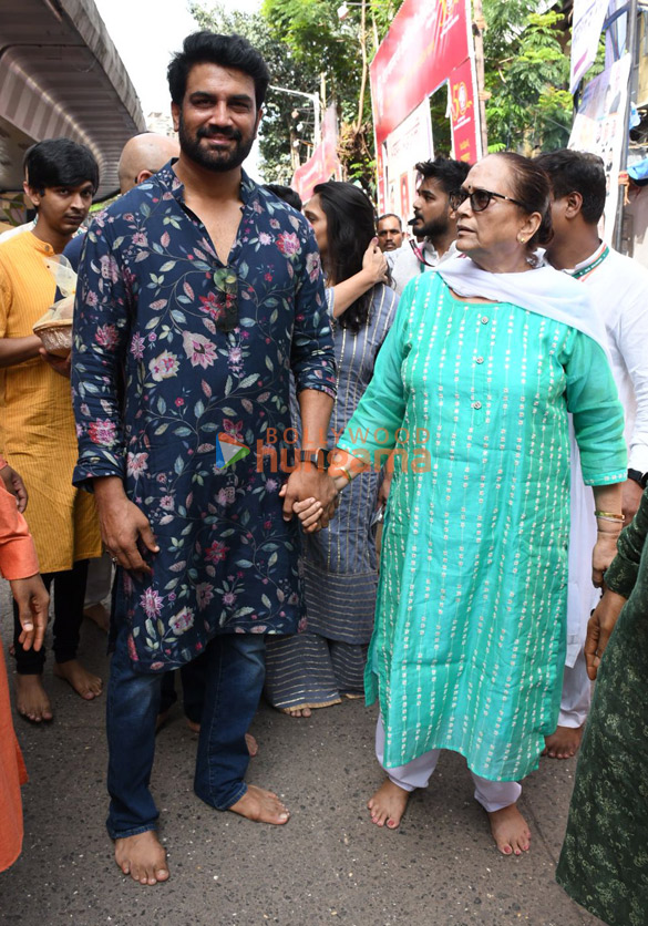 photos sanya malhotra pragya jaiswal and others snapped at lalbaugcha raja 990 2