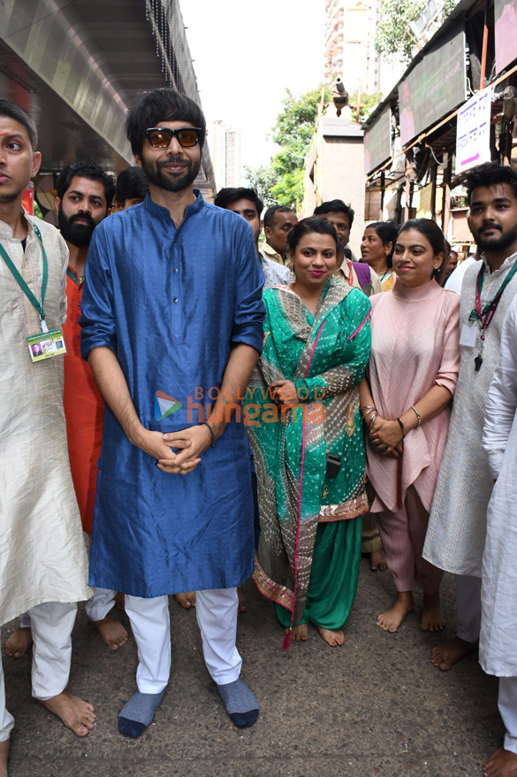 photos sanya malhotra pragya jaiswal and others snapped at lalbaugcha raja 990 4