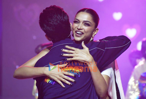 photos shah rukh khan deepika padukone and others snapped at the jawan press conference 159 5