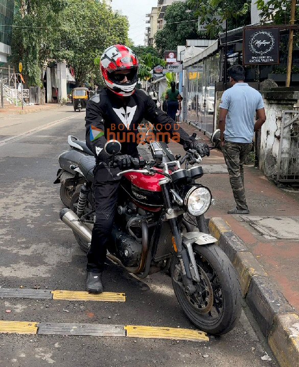 photos shahid kapoor and ishaan khatter snapped in bandra 2 2