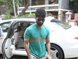 Photos: Shahid Kapoor spotted at a cafe