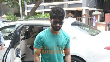 Photos: Shahid Kapoor spotted at a cafe