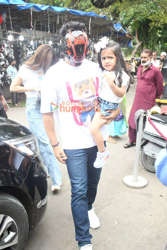 photos shilpa shetty with family spotted in bandra 5
