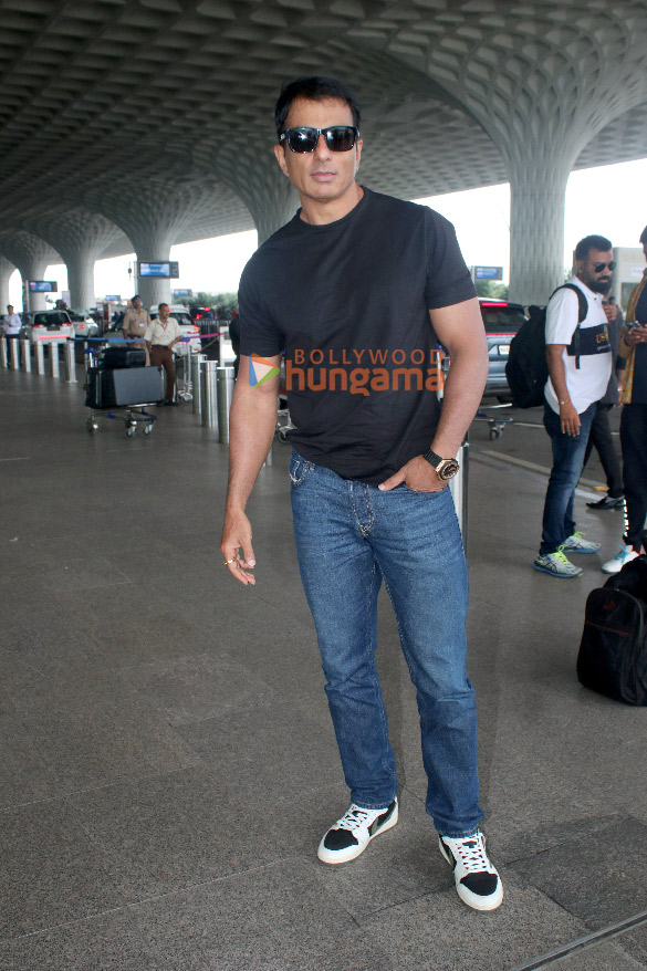 photos sonu sood saiee manjrekar and poonam pandey snapped at the airport 4