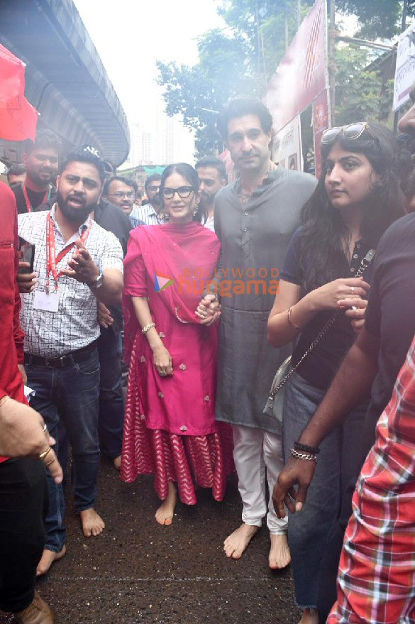 photos sunny leone mahima makwana and others snapped at lalbaugcha raja 1