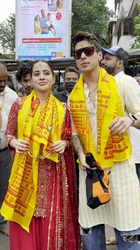 photos uorfi javed and pratik sehajpal snapped at siddhivinayak temple 1