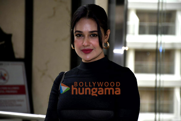 photos yuvika chaudhary snapped in mumbai 2
