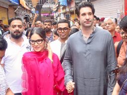 Sunny Leone visits Lalbaug cha Raja with husband Daniel