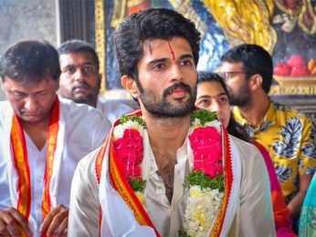 Vijay Deverakonda celebrates the success of Kushi by visiting Yadadri temple with his family Vijay Deverakonda celebrates the success of Kushi by visiting Yadadri temple with his family