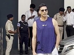 Akshay Kumar flaunts his muscular biceps as he gets clicked at the airport
