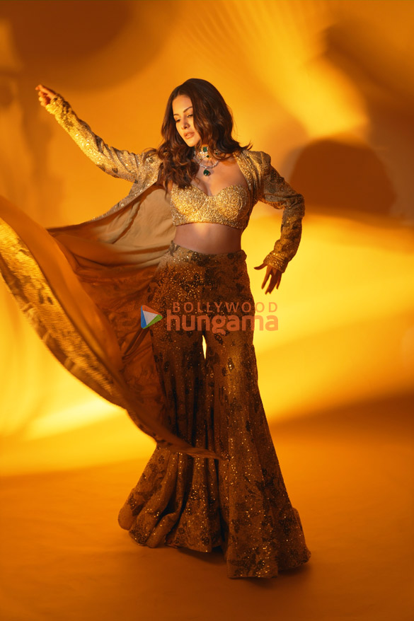 amyra dastur 4 21