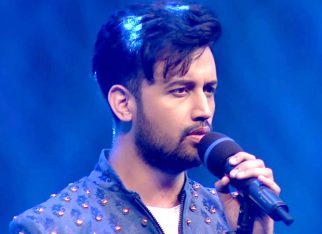 Atif Aslam gives fitting reaction to fan throwing money at him during US concert: “My friend, donate this money…”