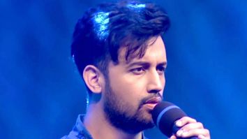 Atif Aslam gives fitting reaction to fan throwing money at him during US concert: “My friend, donate this money…”