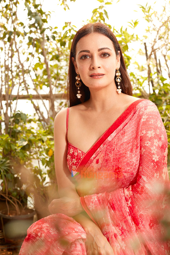 dia mirza 1 80