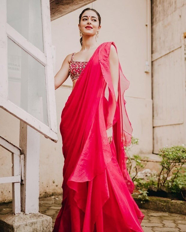 From Pooja Hegde to Palmona Dhillon, 6 Bollywood Divas and their drool worthy pictures in the contemporary Ruffle saree