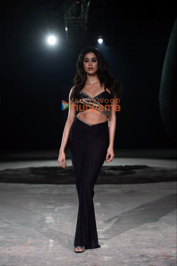 janhvi kapoor 87