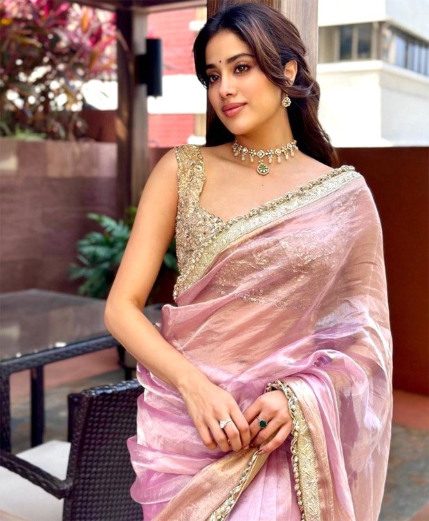 Janhvi Kapoor is beauty and grace personified in a gorgeous pink & gold saree for Navratri celebration