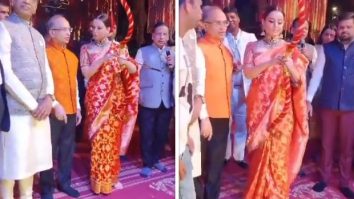 Kangana Ranaut shoots an arrow at Ravan effigy at Lav Kush Ramlila in Delhi, video goes viral