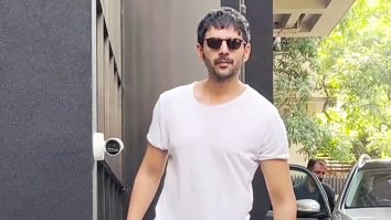 Kartik Aaryan strikes a pose for paps as he gets clicked