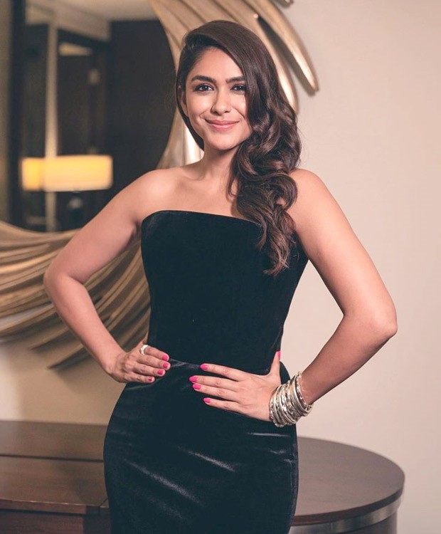 Mrunal Thakur spells elegance in a glamorous black strapless gown ...