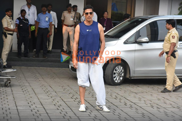 photos akshay kumar snapped at kalina airport 1 4