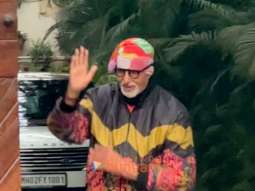 Photos: Amitabh Bachchan greeting his fans outside his residence