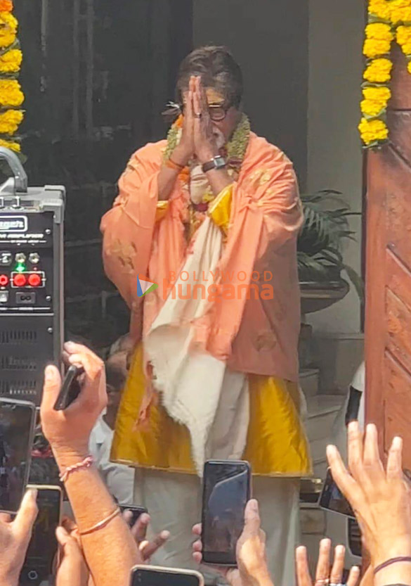 photos amitabh bachchan greets his fans on his 81st birthday outside his residence in mumbai 3 3