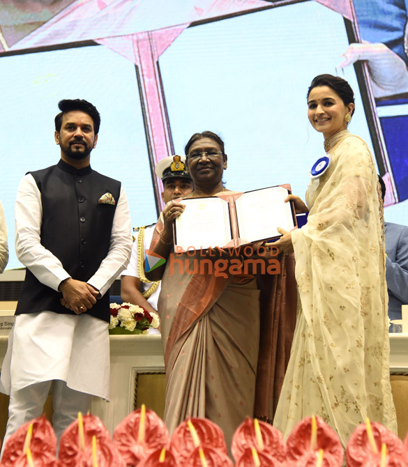 photos celebs grace 69th national awards 009 13