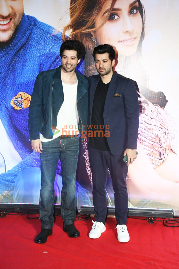 photos celebs grace the premiere of dono 12