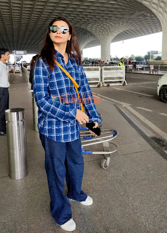 Photos: Daisy Shah, Sussanne Khan and Uorfi Javed snapped at the airport Photos: Daisy Shah, Sussanne Khan and Uorfi Javed snapped at the airport