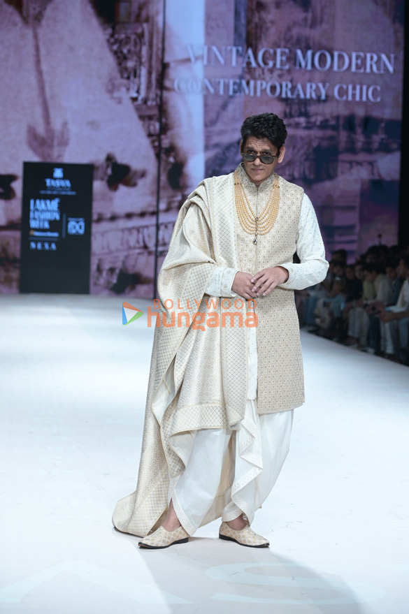 photos disha patani harnaaz sandhu and others snapped at the lakme fashion week 2023 1122 1