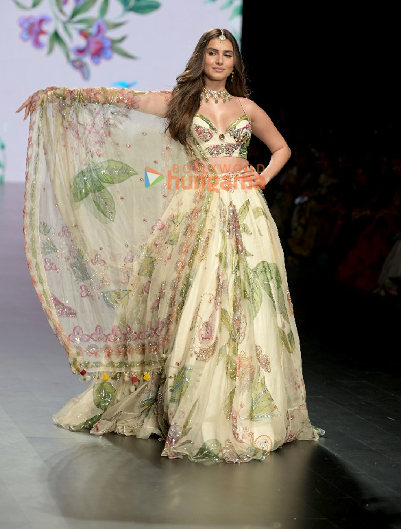 photos disha patani harnaaz sandhu and others snapped at the lakme fashion week 2023 141023 6