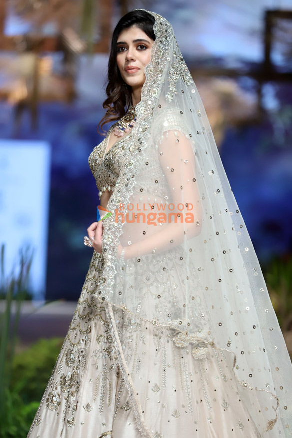 photos disha patani harnaaz sandhu and others snapped at the lakme fashion week 2023 2 4